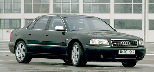 Audi S8 D2